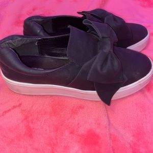 Black bow shoes 🖤